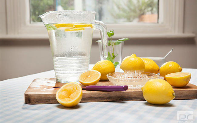 柠檬水的功效与作用,柠檬蜂蜜水的做法,喝柠檬水的好处