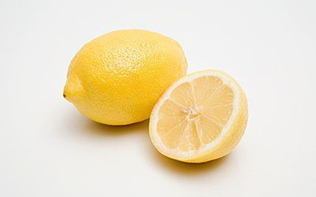 柠檬片泡水的功效与作用、方法及副作用